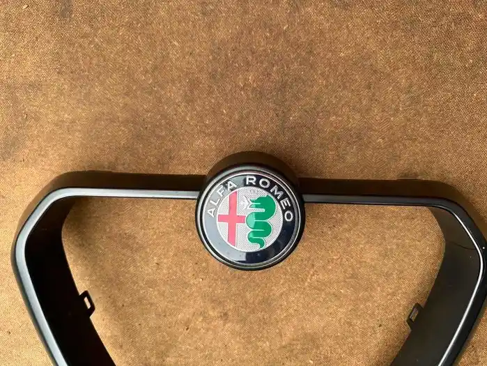 Alfa Romeo Tonale Grill Atrapa