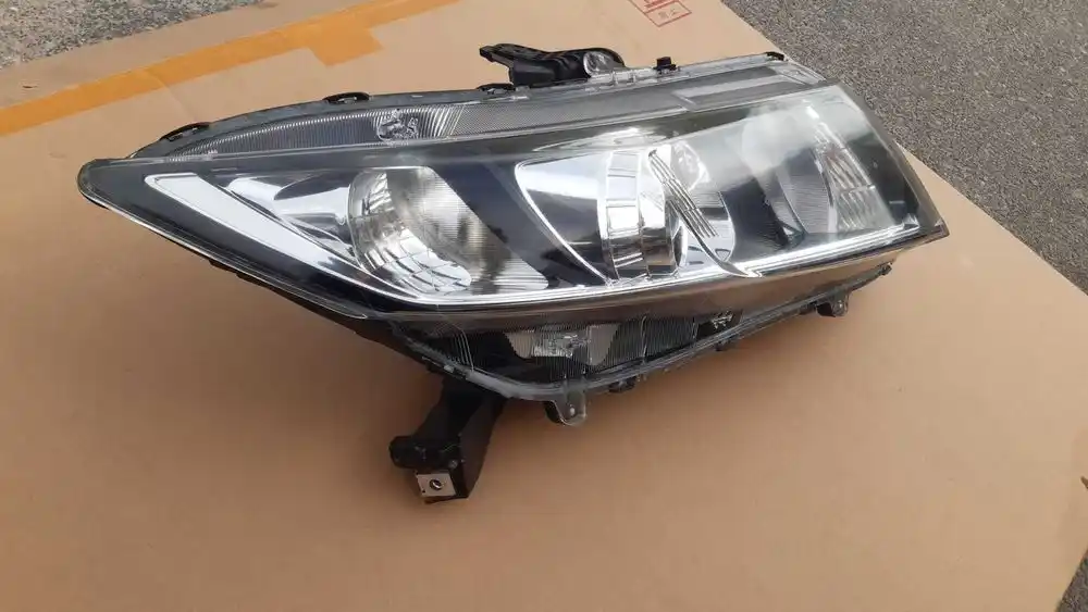 Honda Civic sedan 4d IX 2012- Lampa Przód Przednia Prawa