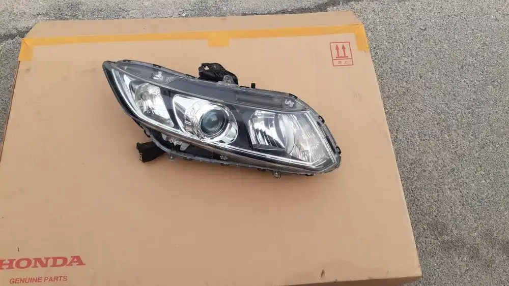 Honda Civic sedan 4d IX 2012- Lampa Przód Przednia Prawa