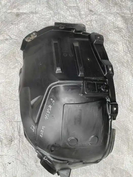 Mercedes E-Klasa W238 Nadkole Przednie Prawe