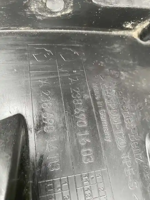 Mercedes E-Klasa W238 Nadkole Przednie Prawe