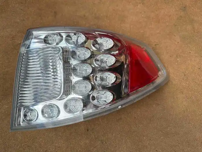 Subaru Impreza III Lampa Tylna Prawa