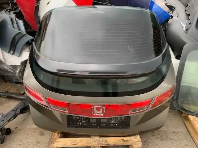 Honda Civic UFO VIII nh701m Klapa Tył Bez Lamp
