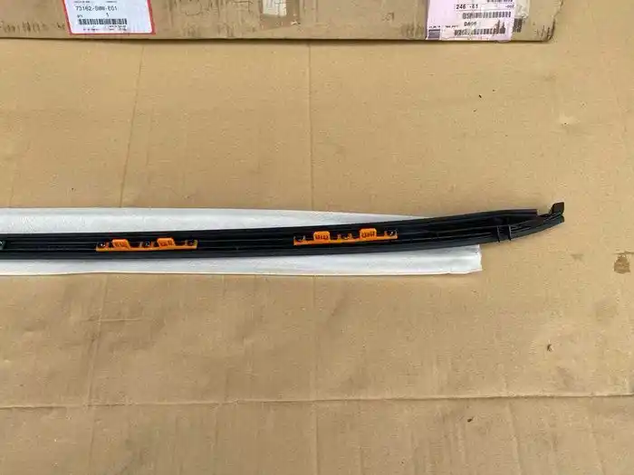 Honda crv CR-V III 2006- Listwa Szyby Czołowej OEM lewa