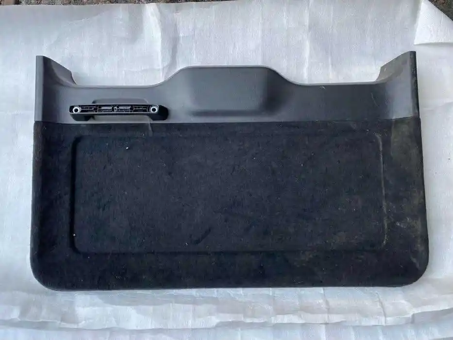 Mercedes G Klasa W463 Tapicerka Boczna Bagażnika