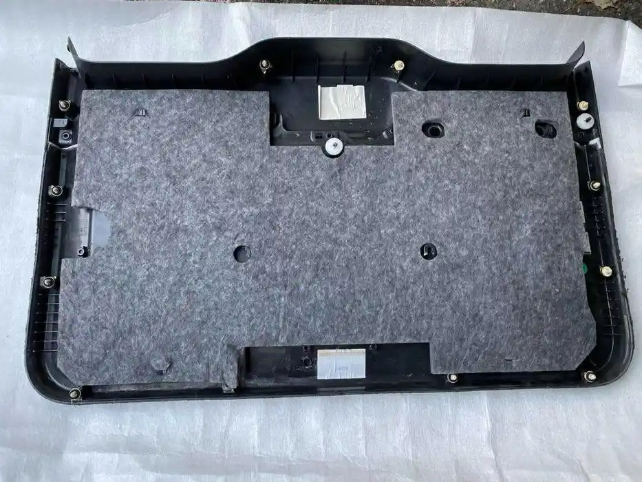 Mercedes G Klasa W463 Tapicerka Boczna Bagażnika