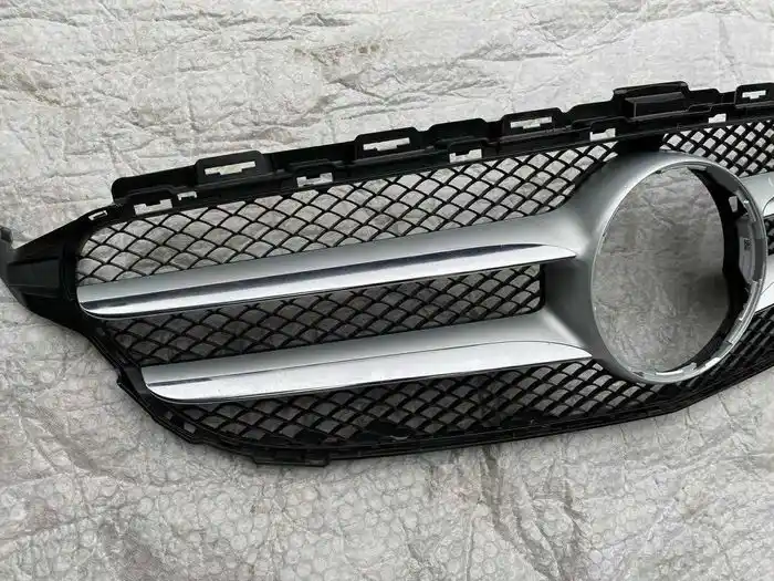 Mercedes C Klasa W205 Atrapa Grill