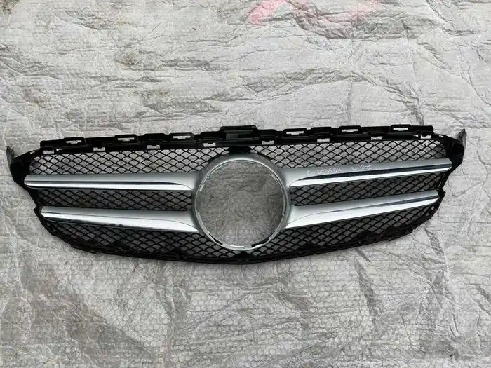 Mercedes C Klasa W205 Atrapa Grill