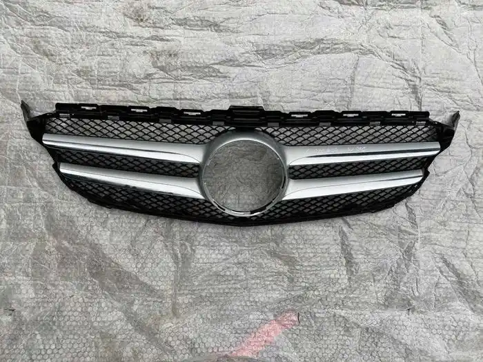 Mercedes C Klasa W205 Atrapa Grill