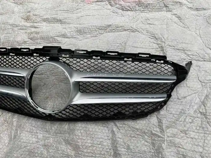 Mercedes C Klasa W205 Atrapa Grill