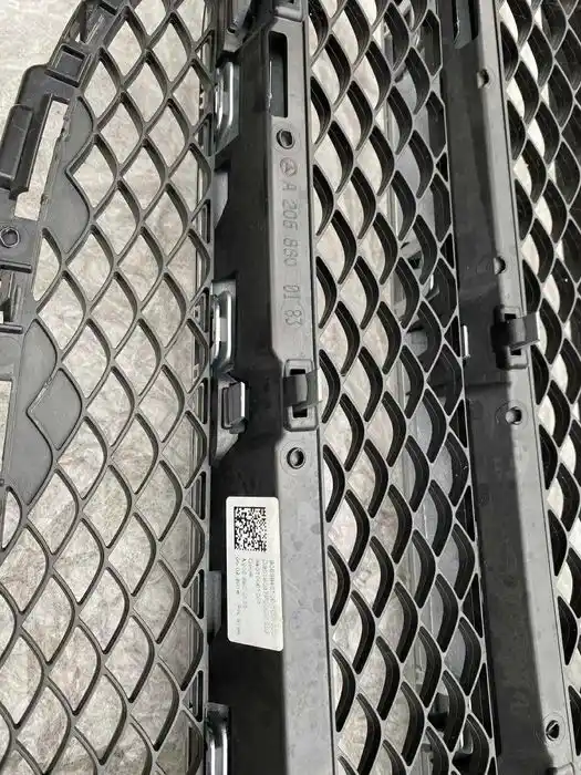Mercedes C Klasa W205 Atrapa Grill