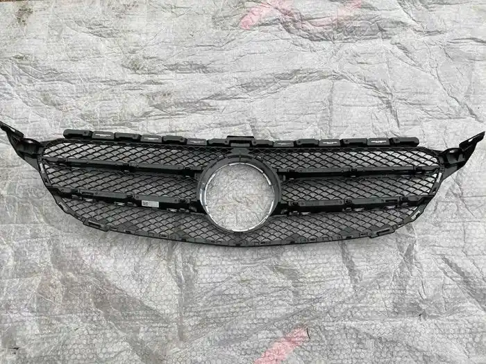 Mercedes C Klasa W205 Atrapa Grill