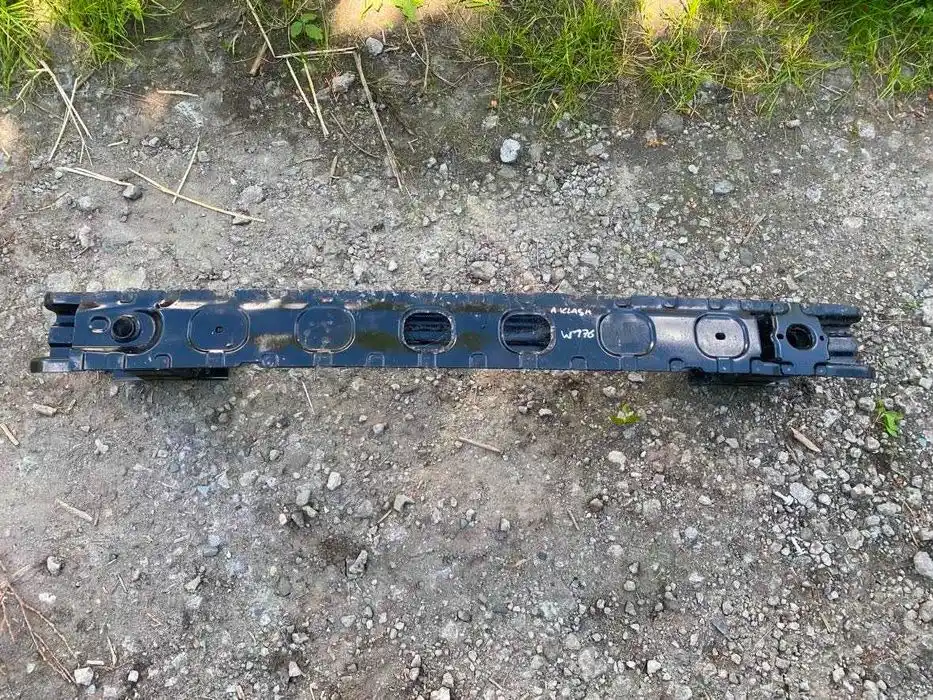 Mercedes B Klasa W246 Belka Zderzaka Tył