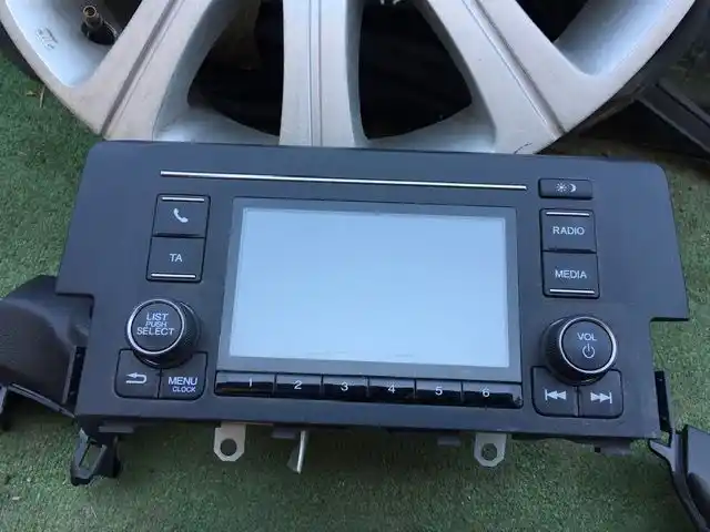 Honda Civic X 2018- Radio
