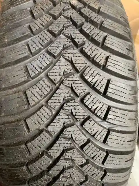 Opona zimoiwa 16  Falken Eurowinter HS01  205/55/16 91T