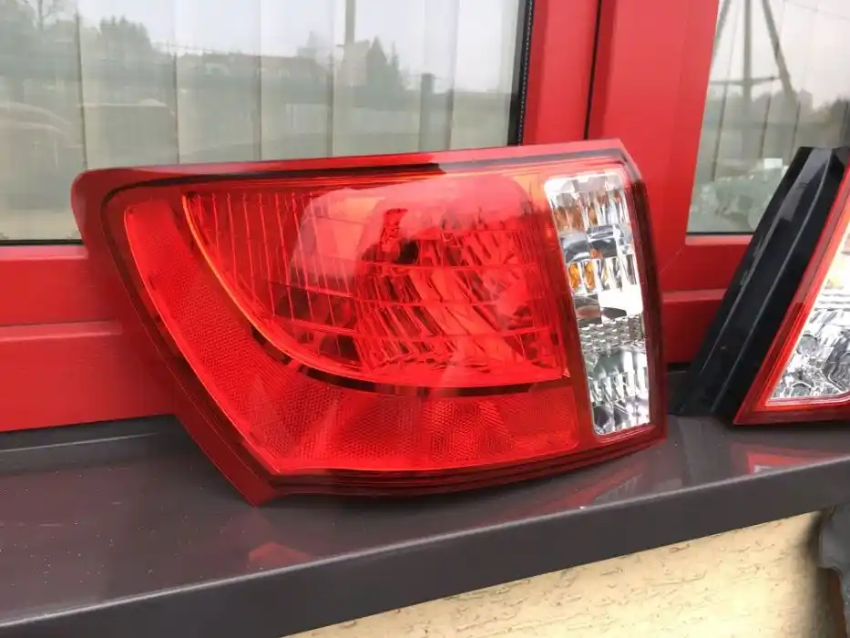 Subaru Impreza III sedan 2010-Lampa Tył