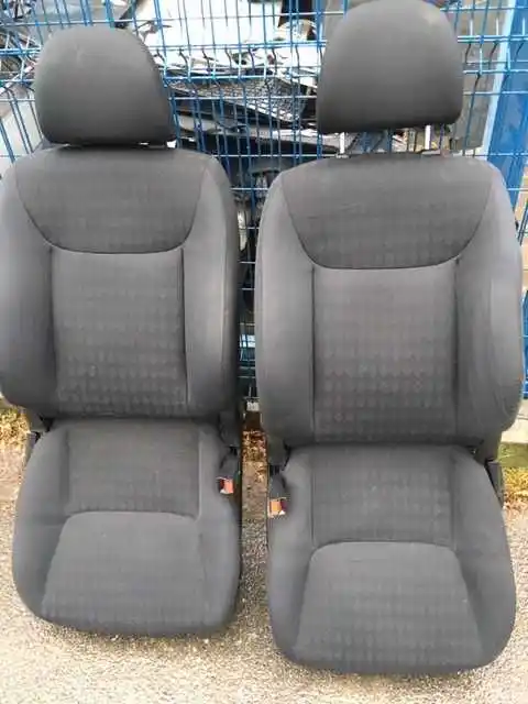 Honda Civic VII 3d 2001- Fotele Przód Komplet Z Poduszkami