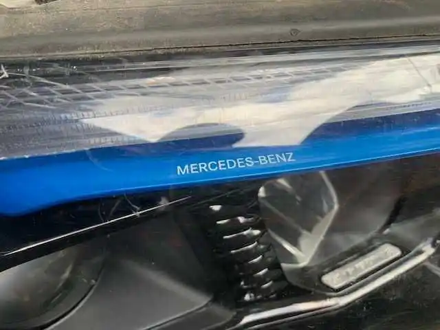 Lampa prawa przód mercedes eqb  europa uszkodzona