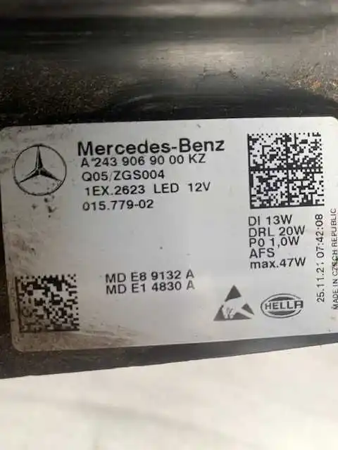 Lampa prawa przód mercedes eqb  europa uszkodzona