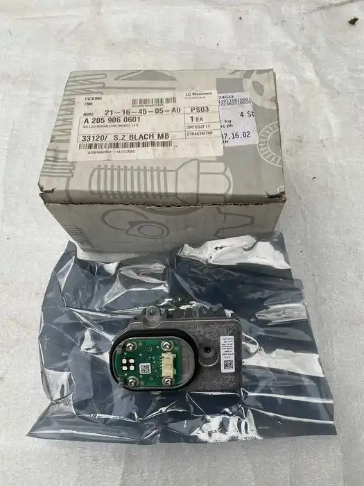 Mercedes C Klasa W205 Moduł LED