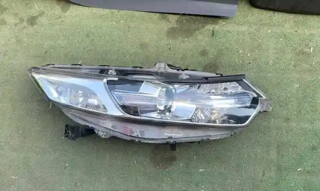 Honda Accord VIII Lift 2011- Lampa Przednia Prawa