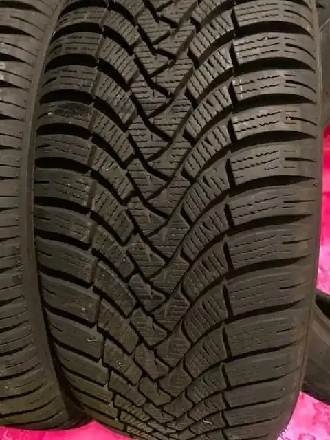 Opony Zimowe 19  Falken Eurowinter HS01 235/55 R19 105V  8mm