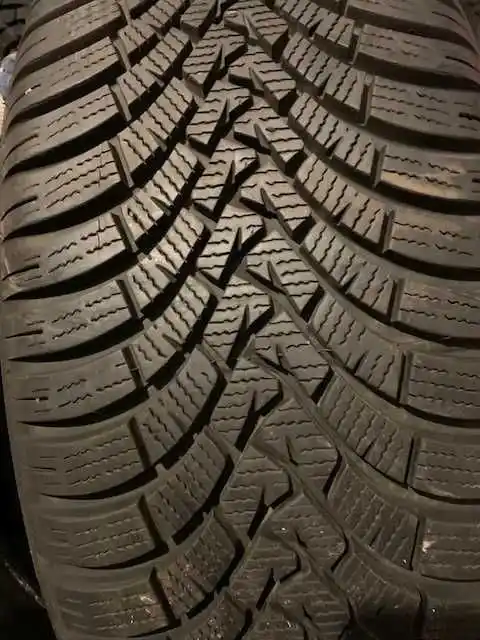Opony Zimowe 19  Falken Eurowinter HS01 235/55 R19 105V  8mm