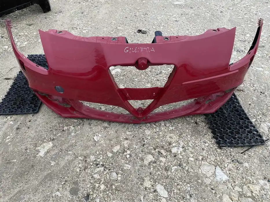 Alfa Romeo Giulietta Zderzak Przód Przedni