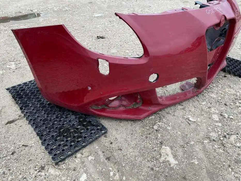 Alfa Romeo Giulietta Zderzak Przód Przedni