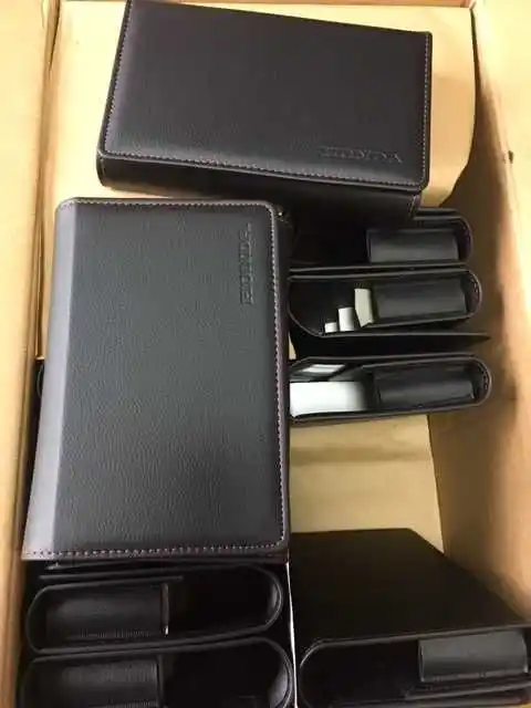 Honda Etui Na Książke Serwisową  CzerwonA Nić Nowa  OEM