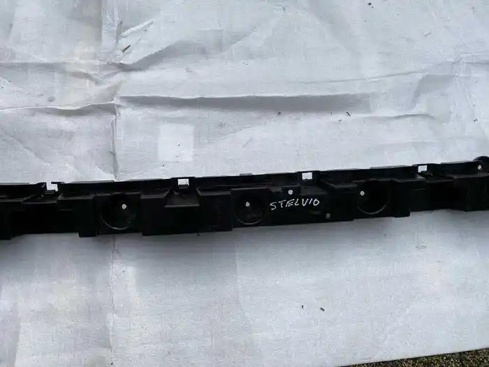 Alfa Romeo Stelvio Wspornik Zderzaka Tył