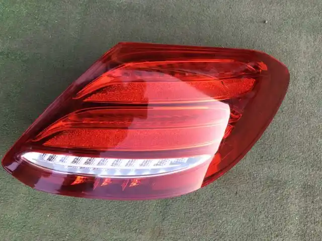 Mercedes C Klasa w205 Lampa Prawa Tył