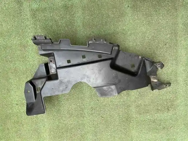 Mercedes C Klasa w205  Plastik Wzmocnienie Zderzaka Nowe