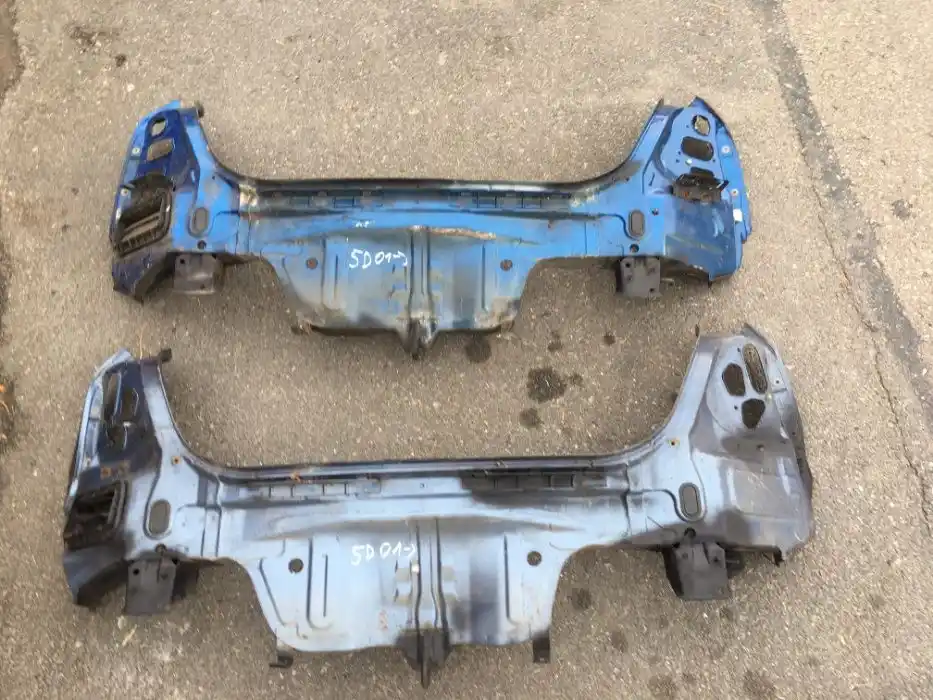 Honda Civic VII 5D 2001-05 Pas Tył