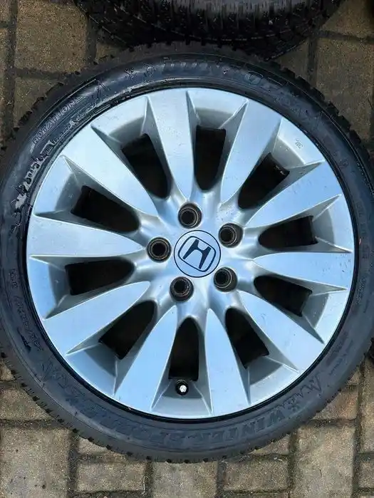 HONDA Civic VIII IX Koła  17  Zima Dunlop 8mm