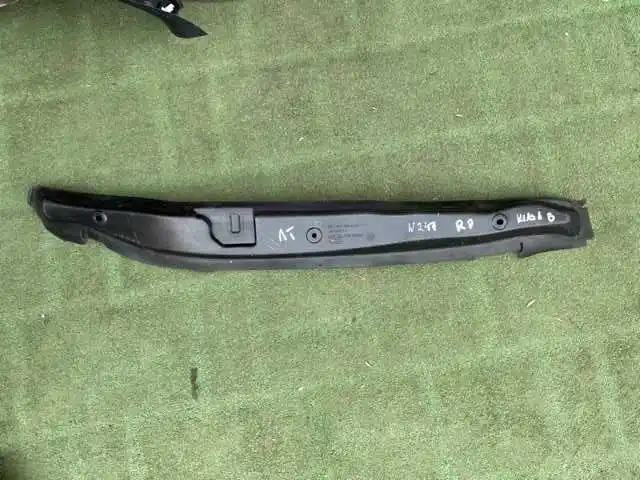 Mercedes B Klasa w247-  Plastik Błotnika Prawy Przód