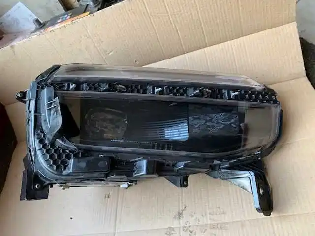 JEEP  AVENGER Full LED Lampa Prawa ładna