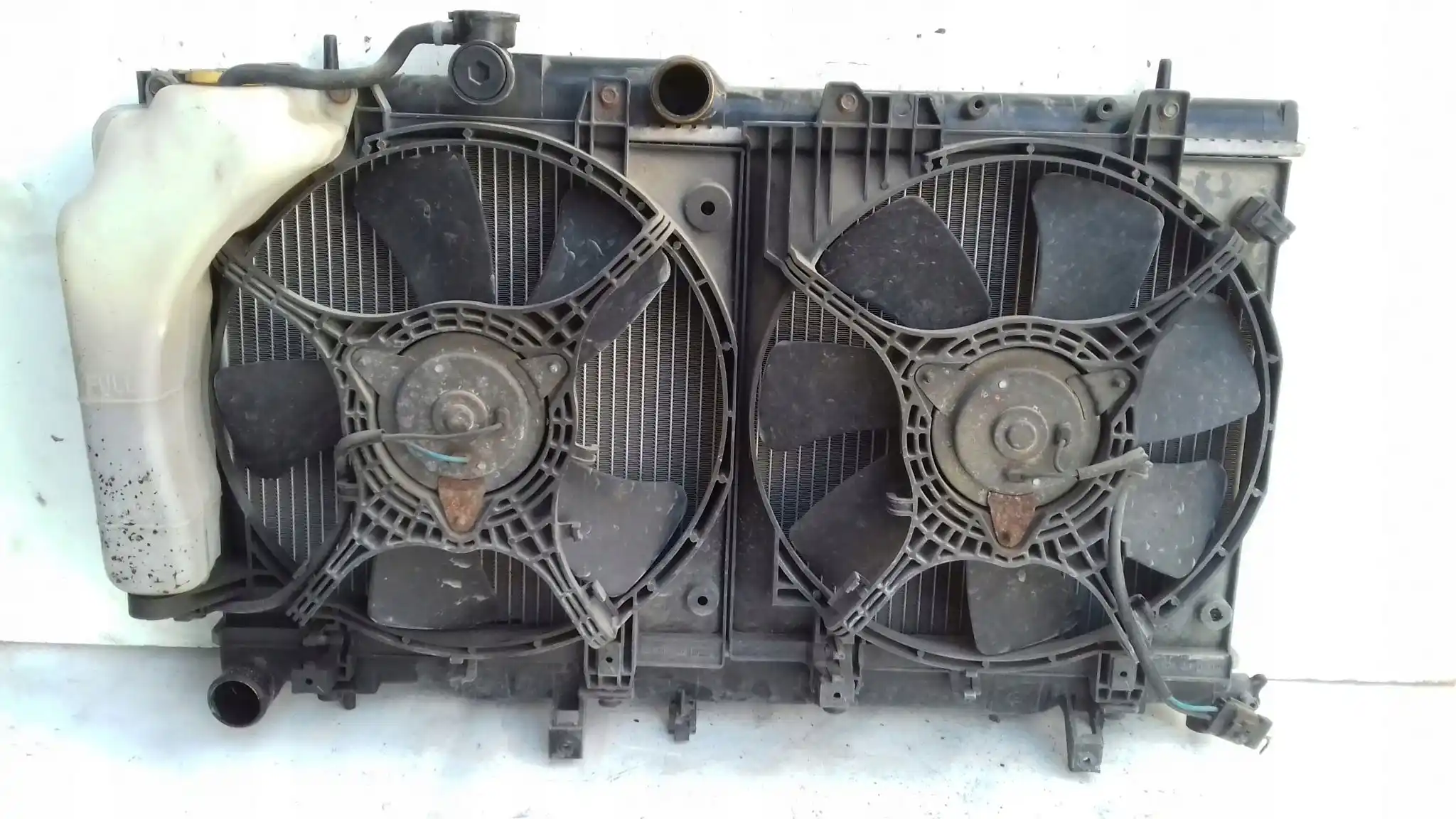 CHŁODNICA WODY WENTYLATORY DO SAMOCHODU SUBARU IMPREZA II 2.0 16V 00-
