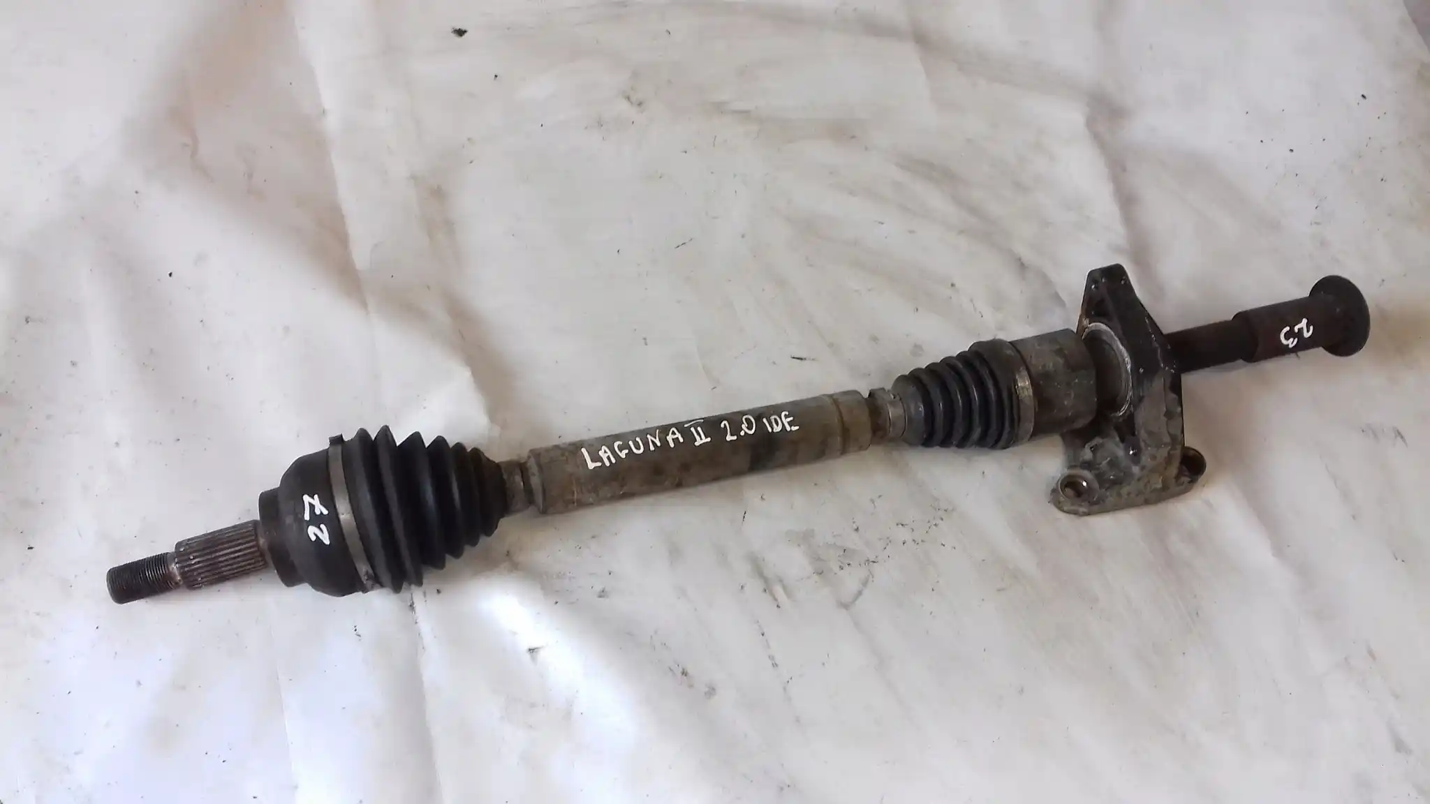 PÓŁOŚ PRAWA DŁUGA RENAULT LAGUNA II 2 2.0 IDE 01-