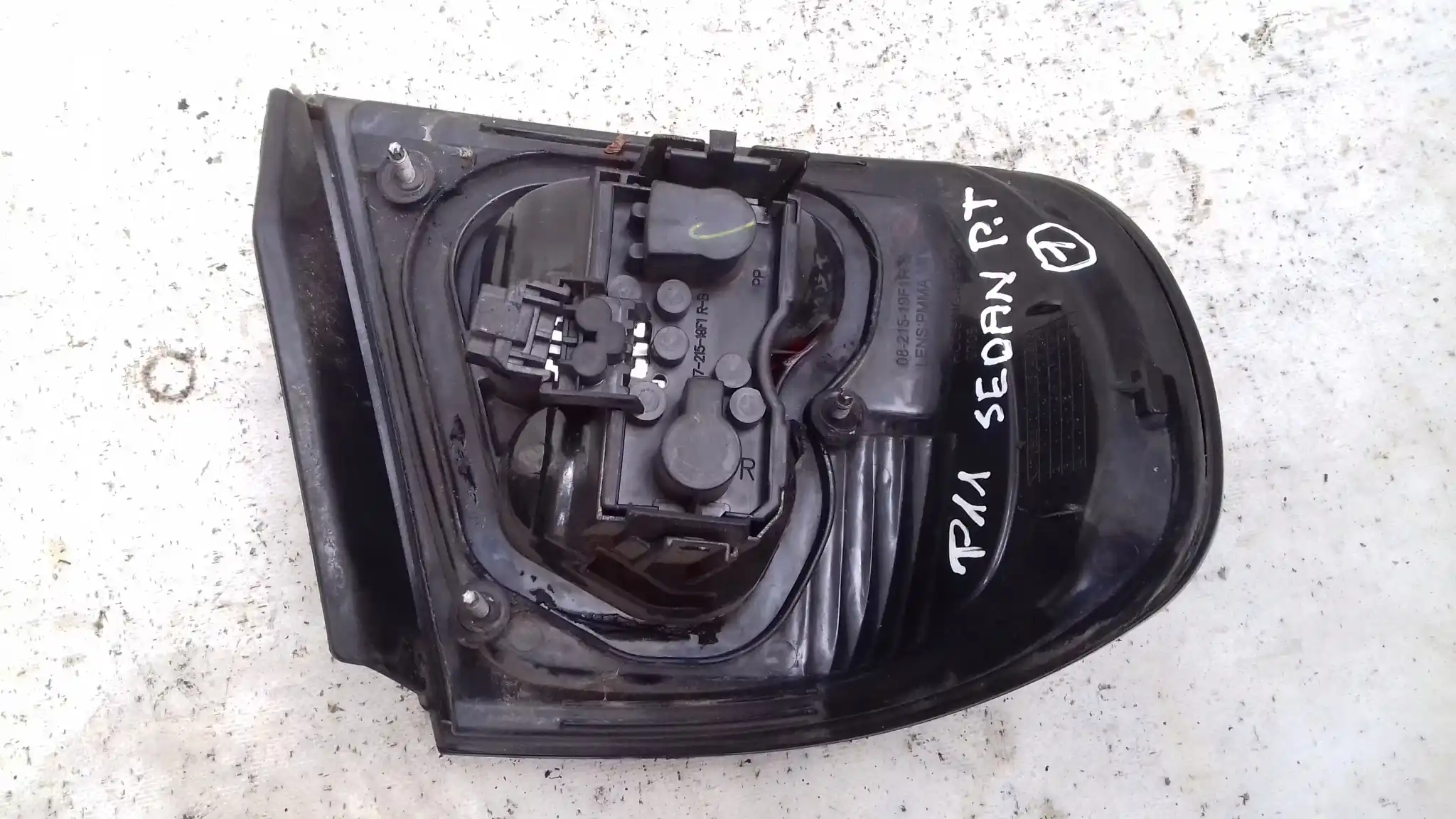 LAMPA PRAWY TYŁ TYLNA NISSAN PRIMERA P11 SEDAN LIFT 99-