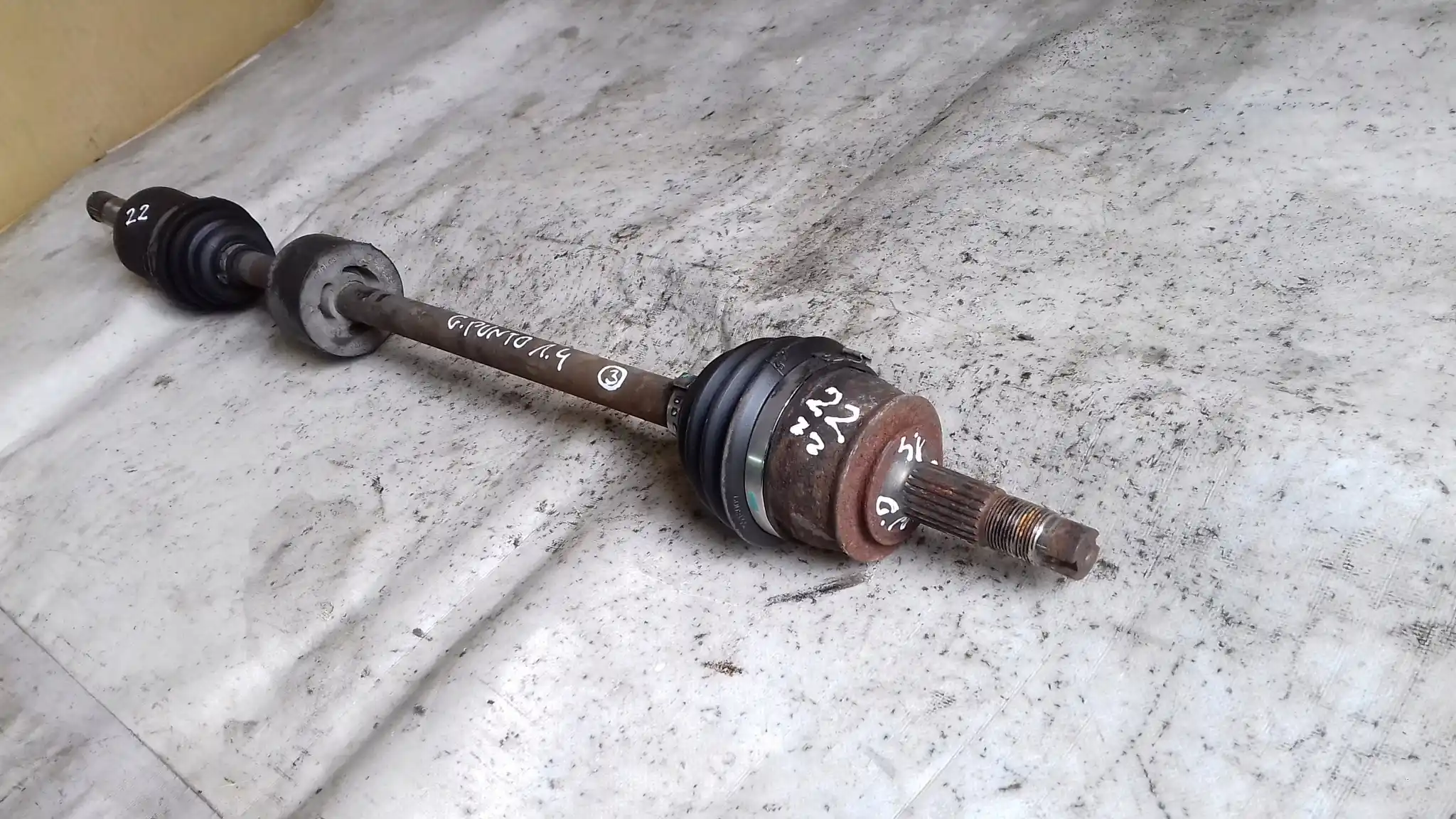 PÓŁOŚ PRAWA DŁUGA FIAT GRANDE PUNTO 1.4 8V 05-