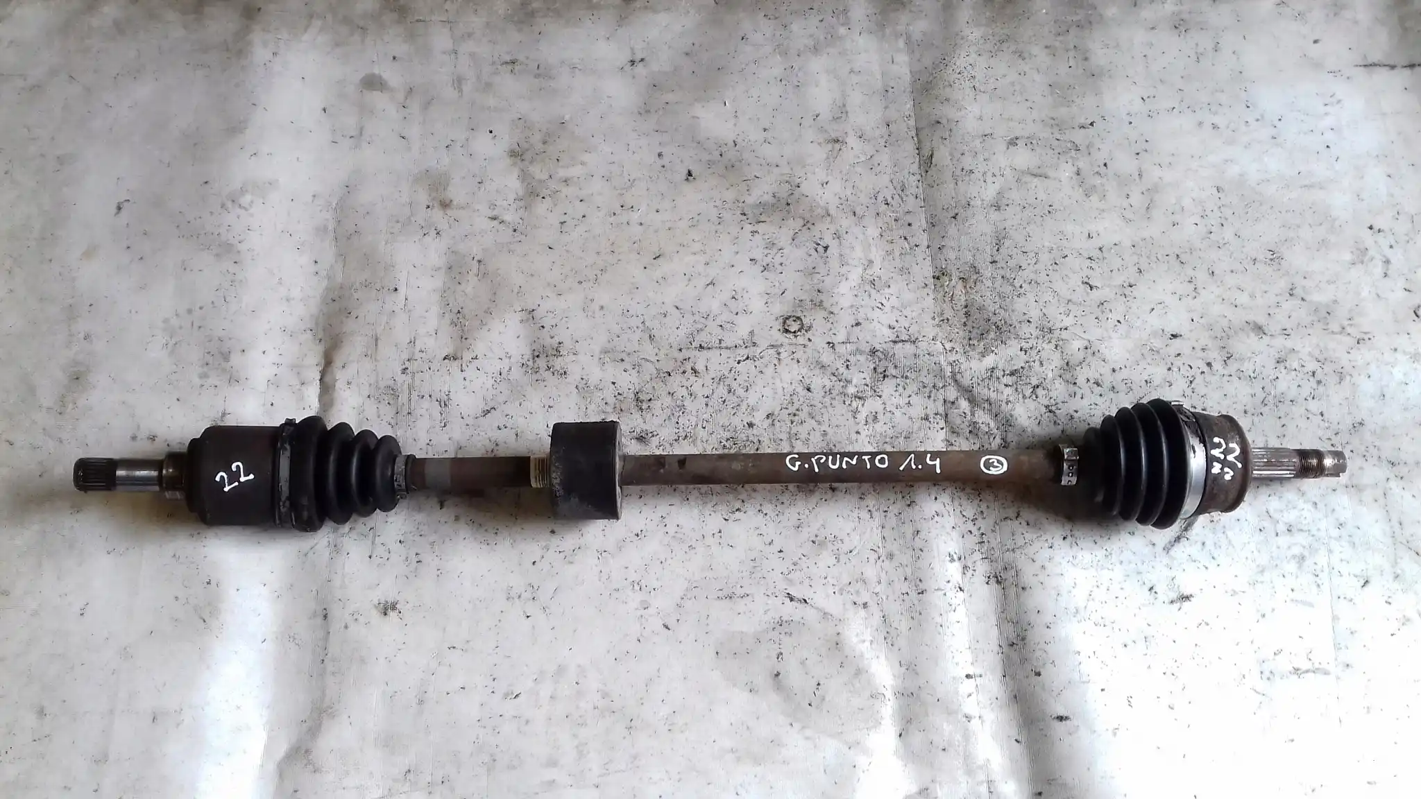 PÓŁOŚ PRAWA DŁUGA FIAT GRANDE PUNTO 1.4 8V 05-
