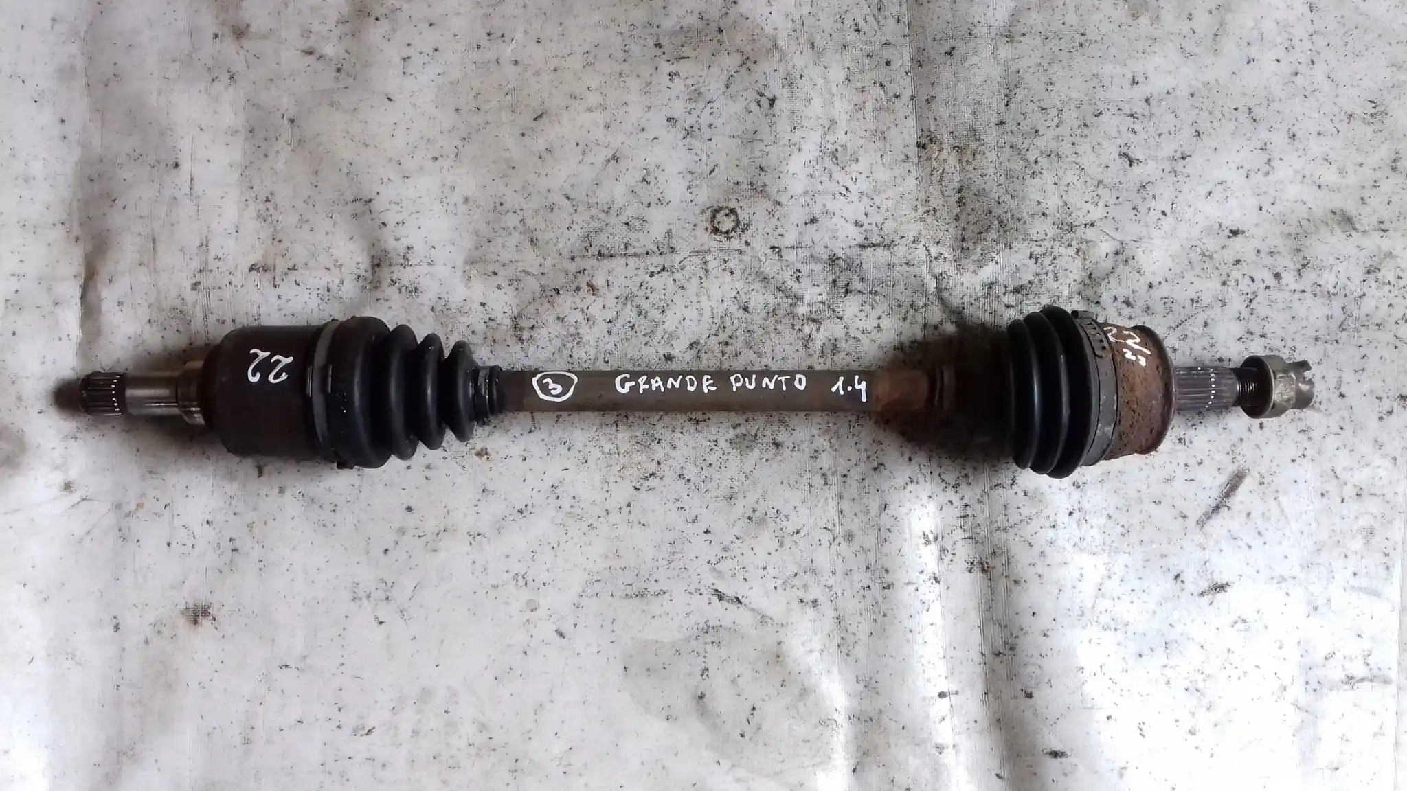 PÓŁOŚ LEWA KRÓTKA FIAT GRANDE PUNTO 1.4 8V 05-
