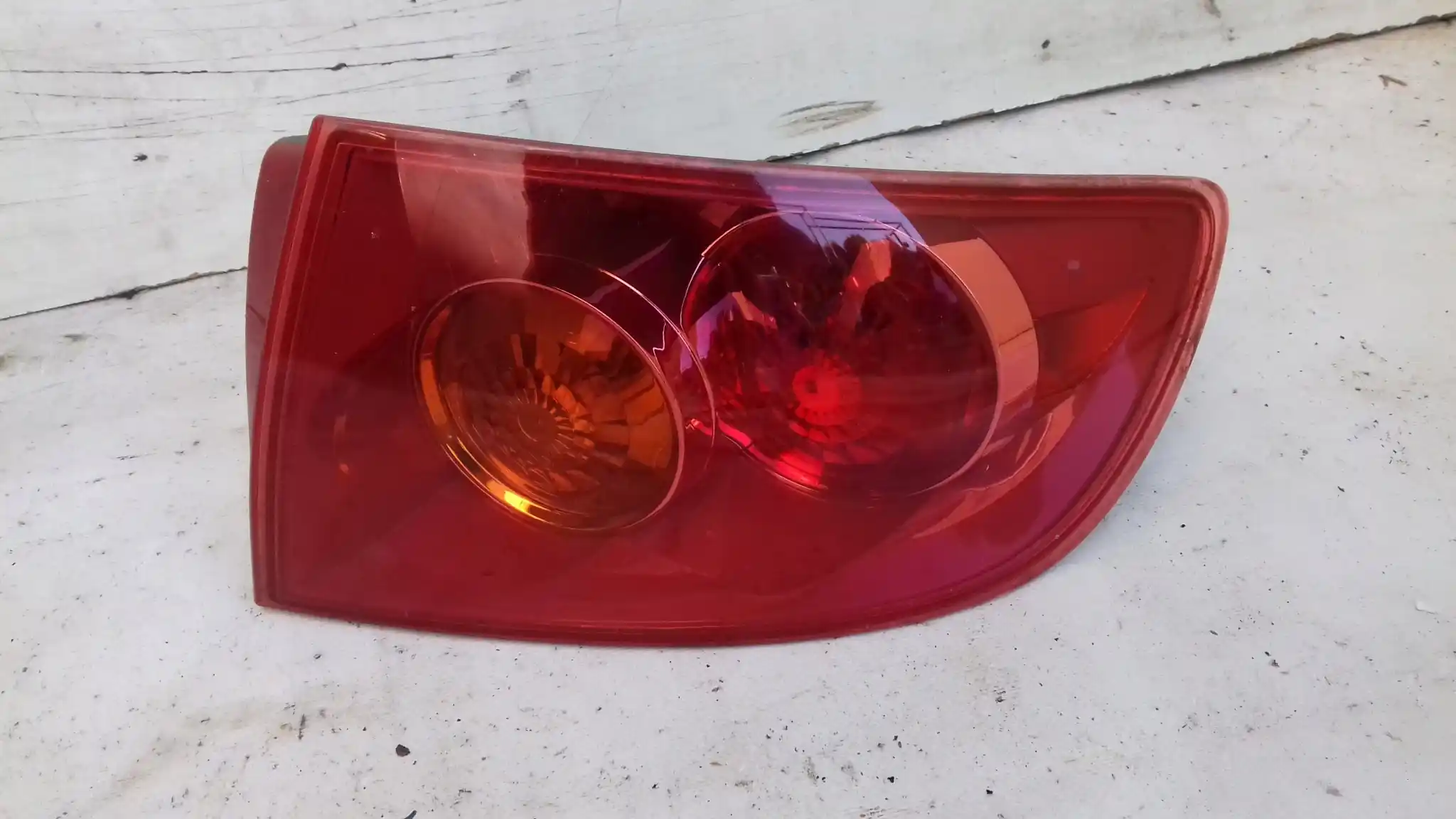 LAMPA PRAWY TYŁ TYLNA MAZDA 3 BK SEDAN 04-