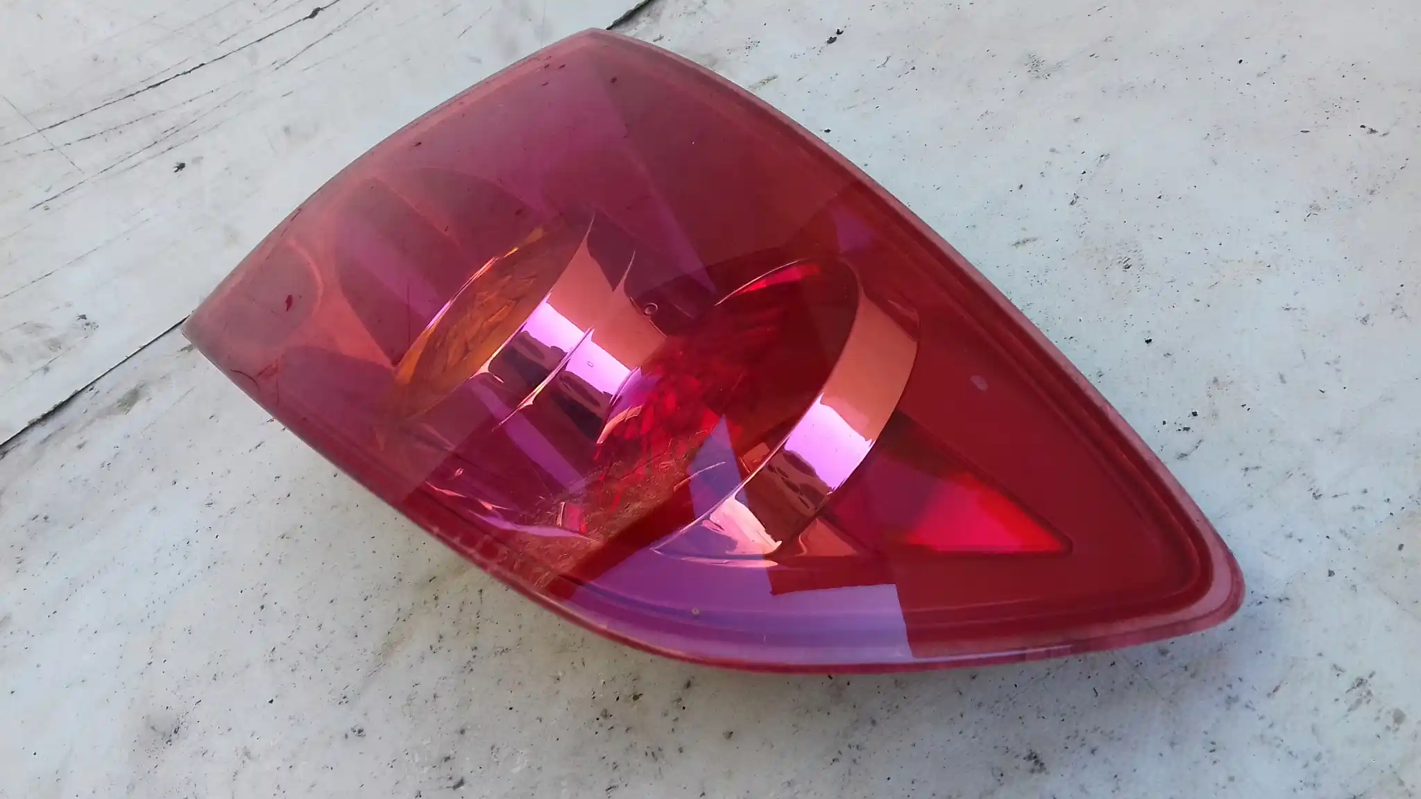 LAMPA PRAWY TYŁ TYLNA MAZDA 3 BK SEDAN 04-