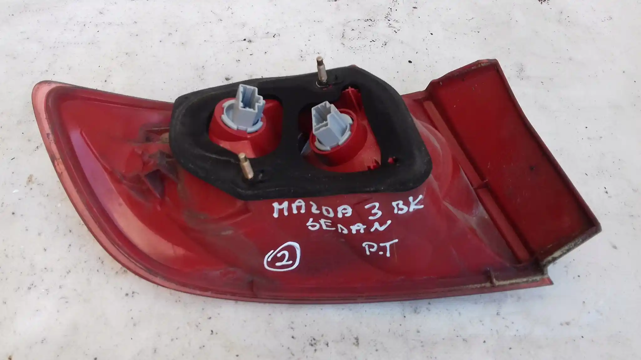 LAMPA PRAWY TYŁ TYLNA MAZDA 3 BK SEDAN 04-