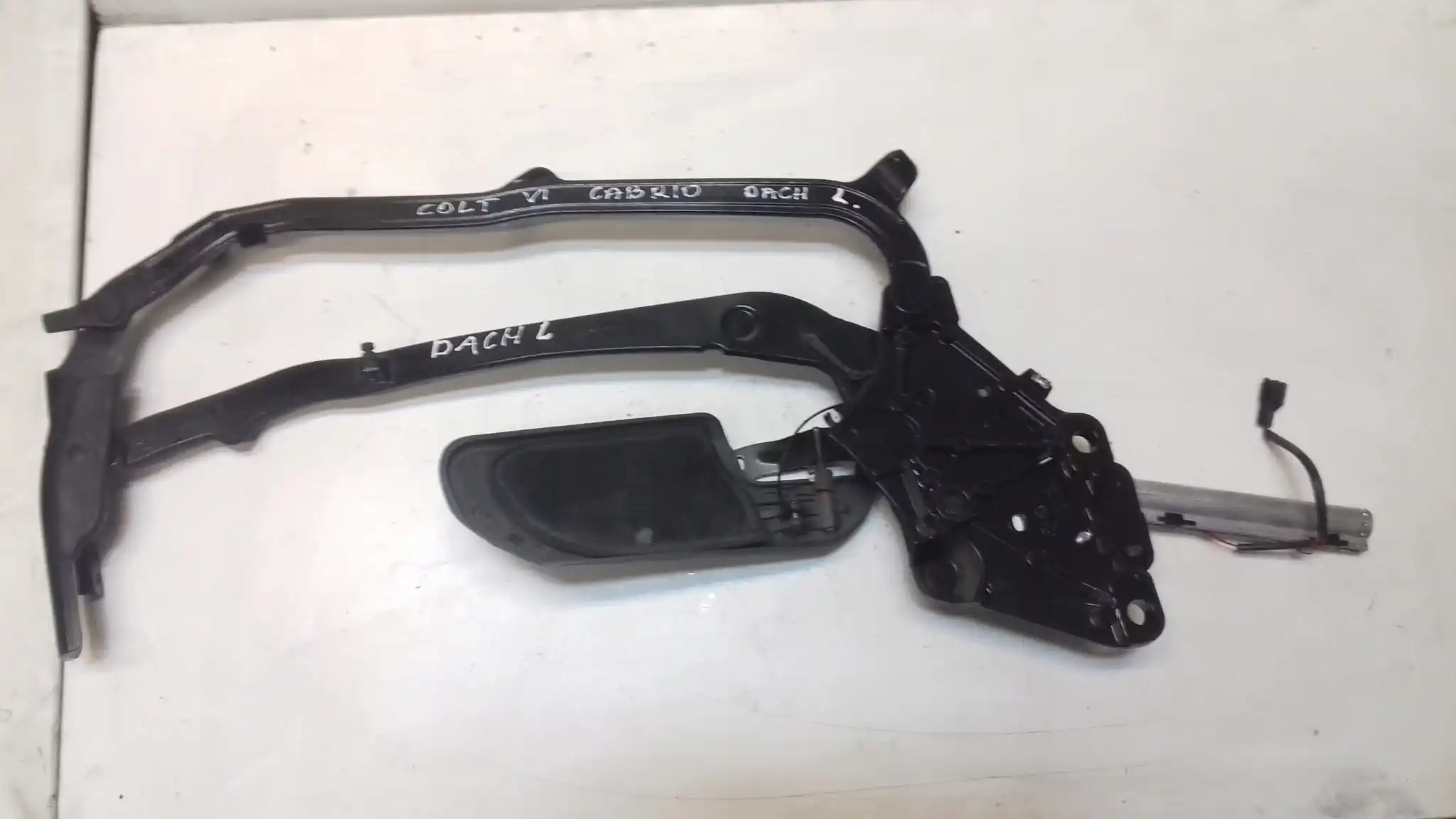 ZAWIAS KLAPY DACHU LEWY COLT VI CABRIO 04-