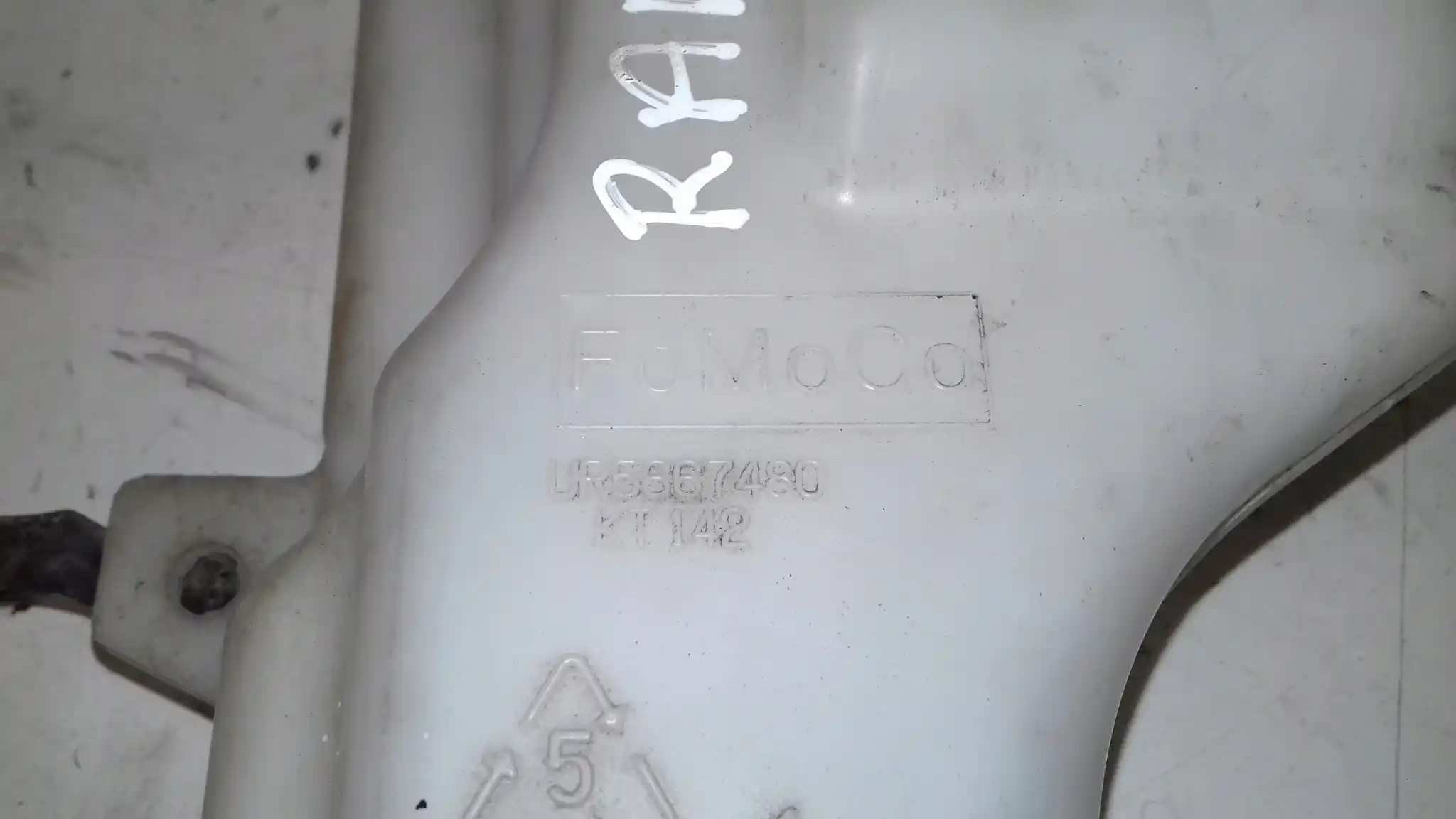 ZBIORNICZEK SPRYSKIWACZY FORD RANGER II 06-11