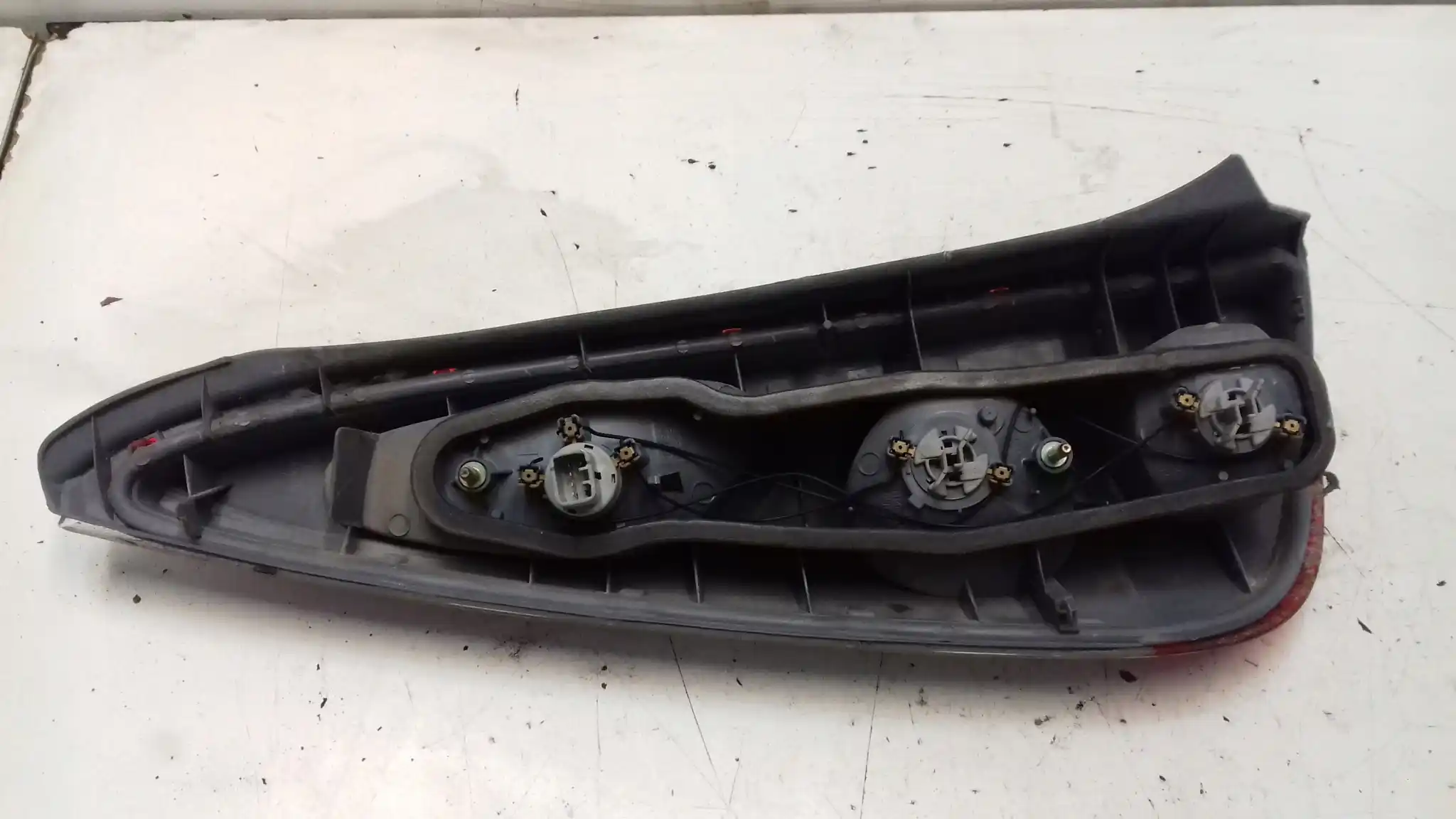 LAMPA PRAWY TYŁ TYLNA TOYOTA YARIS VERSO 99-03