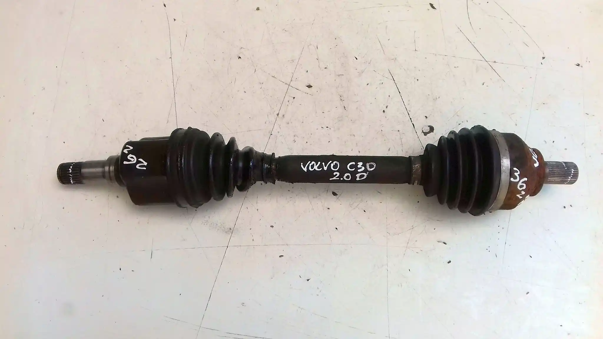 PÓŁOŚ LEWA KRÓTKA VOLVO C30 2.0 D 06-